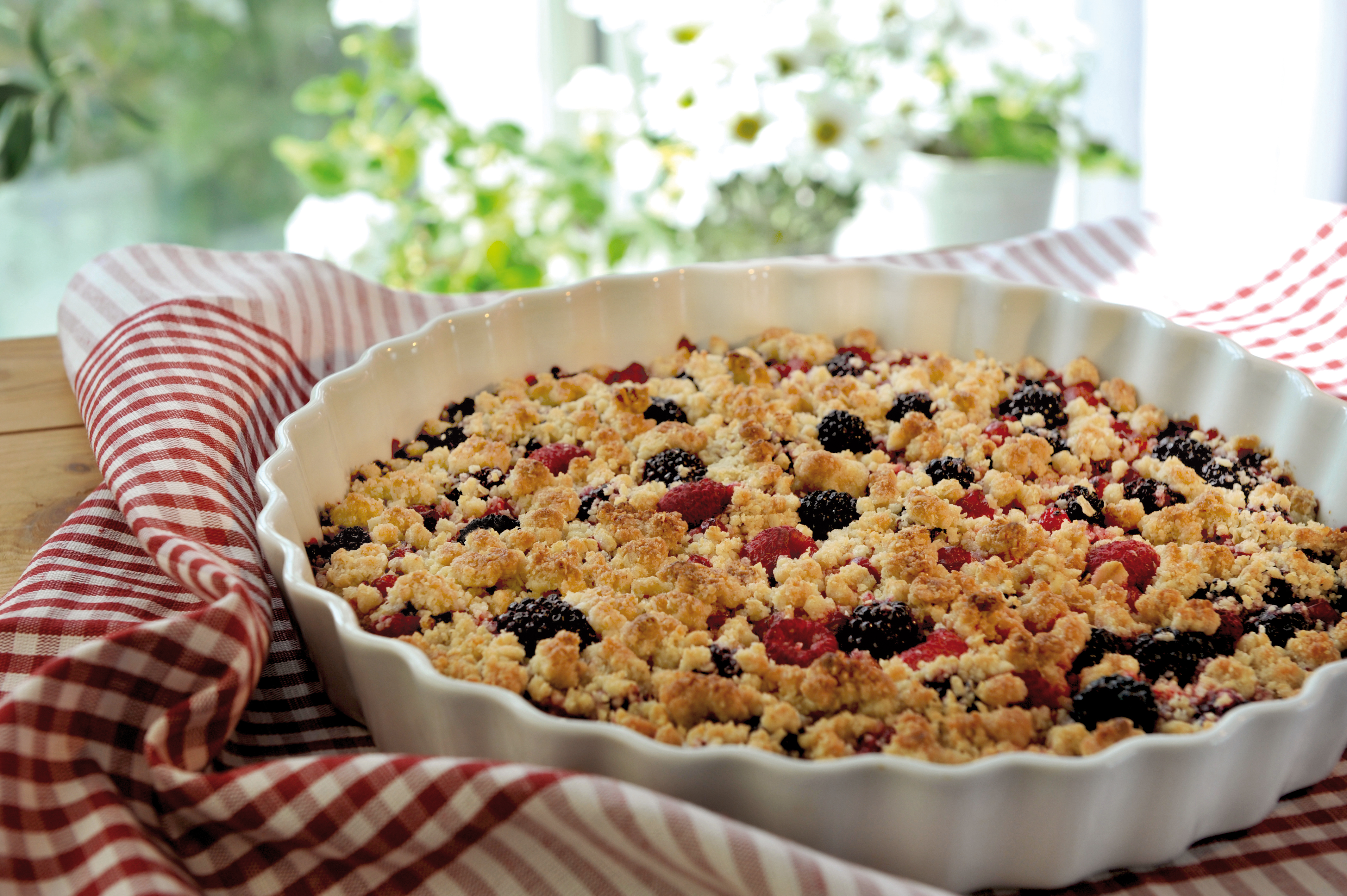 Finished crumble pie